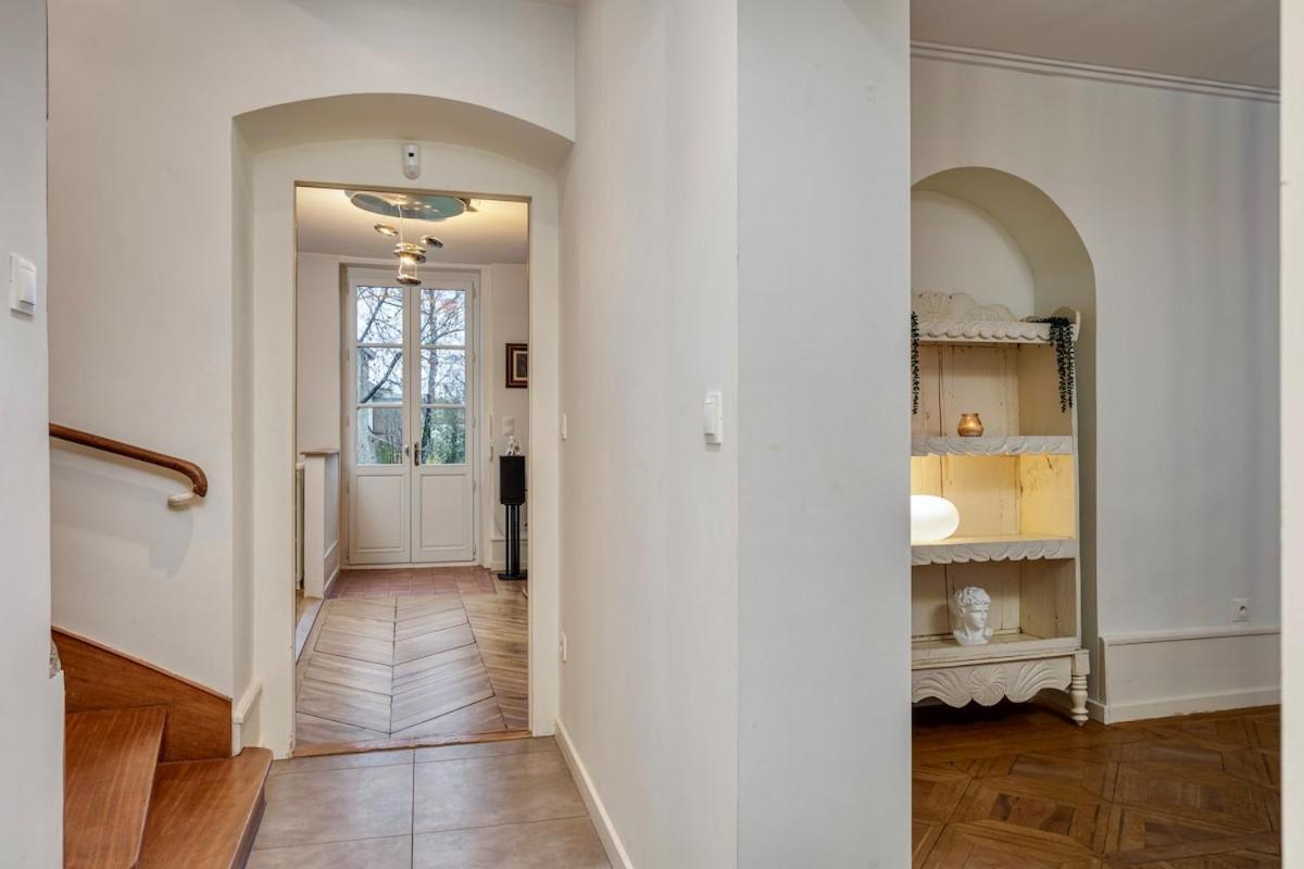 Bedroom 2 - Authentic Charm - Coliving Historic House Apartment Ferney-Voltaire